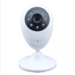 baby monitor kamera sa ekranom — u upotrebi