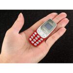 mini telefon sa menjanjem glasa — u prostoru