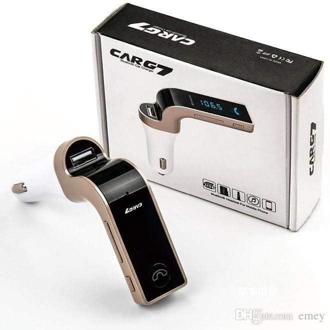 CARG7 – 3u1 FM Transmitter + Bluetooth + Punjač za auto FM transmiter za auto — u upotrebi