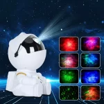 astronaut projektor zvezdanog neba — u upotrebi