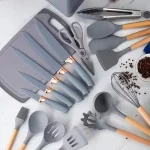 kuhinjski set 19 delova — u prostoru