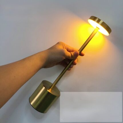 Punjiva LED Stona Lampa sa Touch Senzorom – Zlatna | Za Kafić, Restoran i Baštu - slika 2