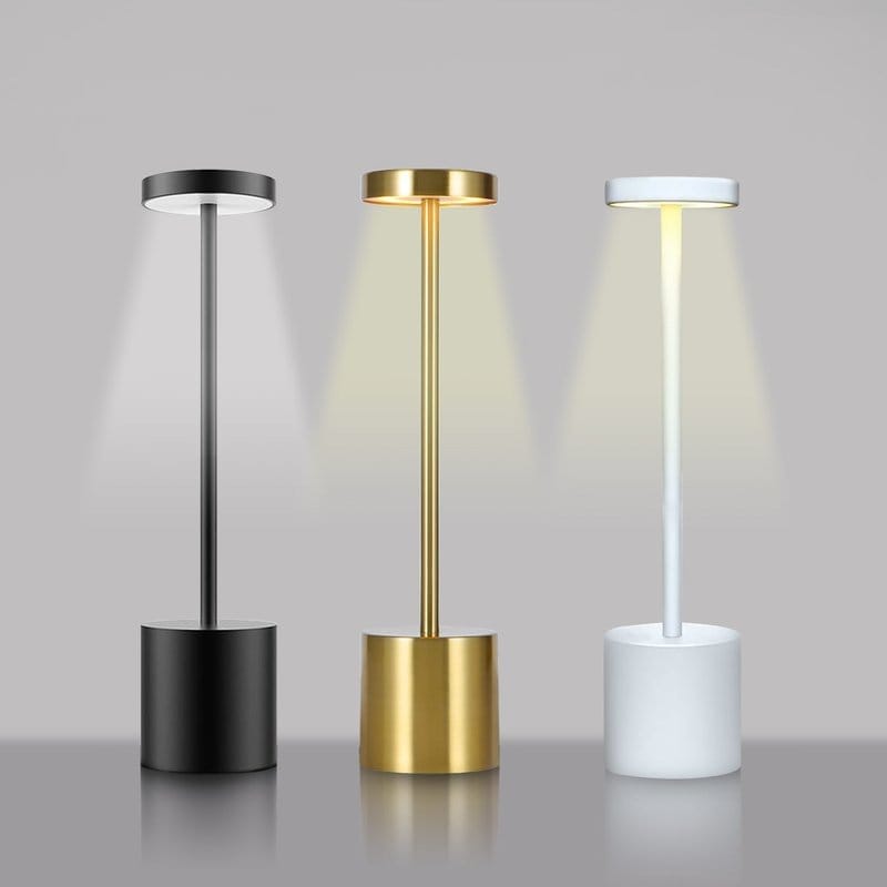 punjiva LED stona lampa punjiva LED stona lampa — u upotrebi