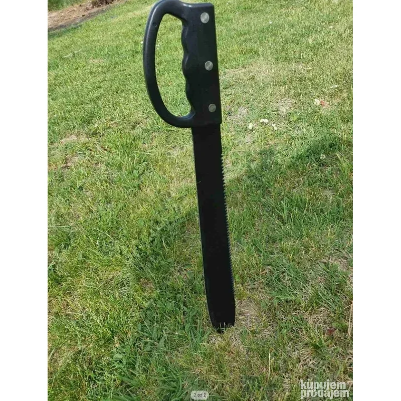 Mačeta za kampovanje sa nazubljenim sečivom — 57 cm mačeta za kampovanje - u upotrebi