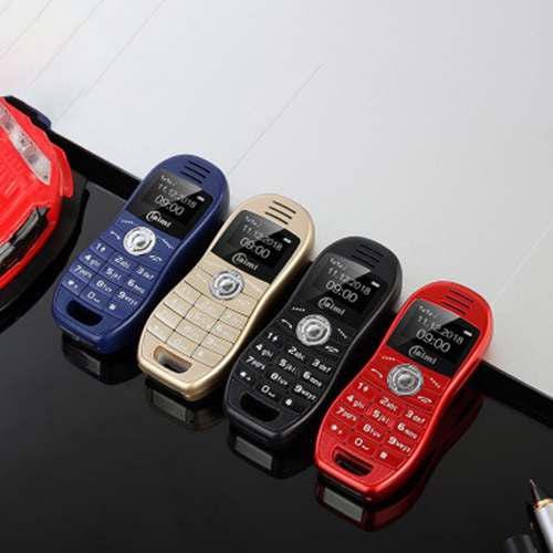 Mini telefon u obliku automobila Dual SIM X18 mini auto telefon - u upotrebi