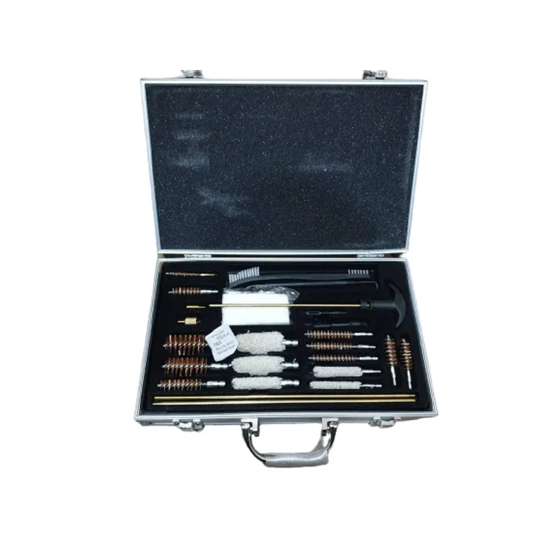 Set za čišćenje oružja u aluminijskom koferu — 25 delova set za čišćenje - u upotrebi