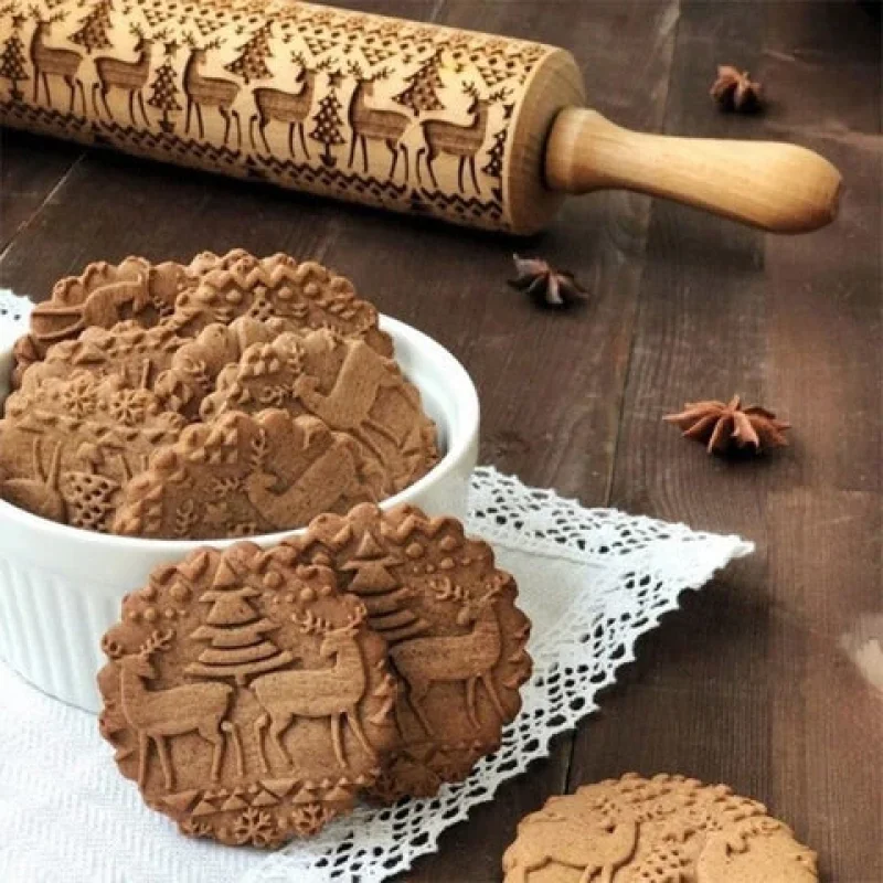 Drvena oklagija sa novogodišnjim motivima 36 cm — 3D ukrasi